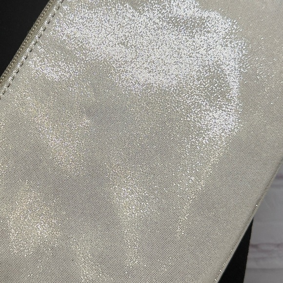 Coach Pearlescent Poppy Liquid Metallic Champagne Leather Wristlet 2010 Clean - Picture 12 of 16